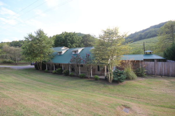 2490 Wolf Creek Road, Silver Point, TN Main Image