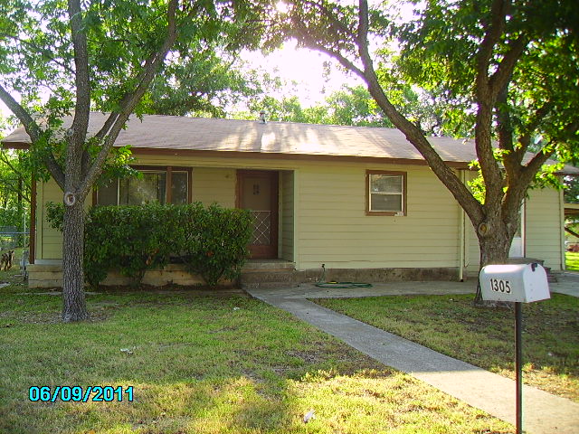 1305 N Mary St, Comanche, TX Main Image