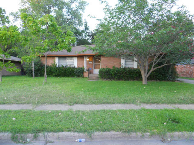 2440 Creekglen Dr, Dallas, TX Main Image