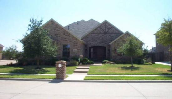 8004 Oak Knoll Drive, North Richland Hills, TX Main Image