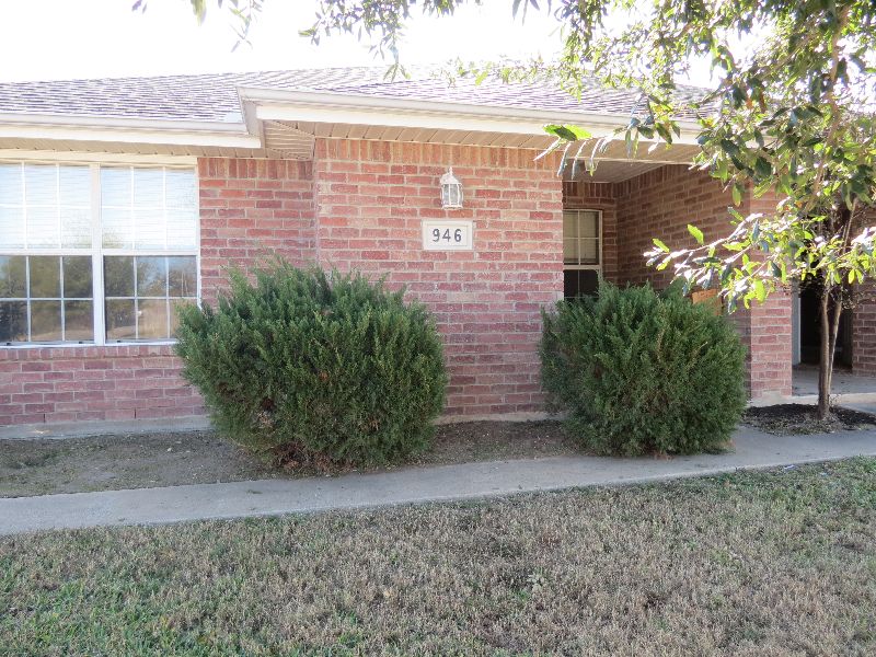 944 946 Willow Pond St, College Station, Texas  Main Image