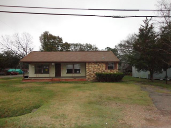 905 S Shanks St, Clute, TX Main Image
