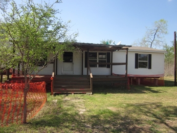 142 County Rd 164, Floresville, TX Main Image