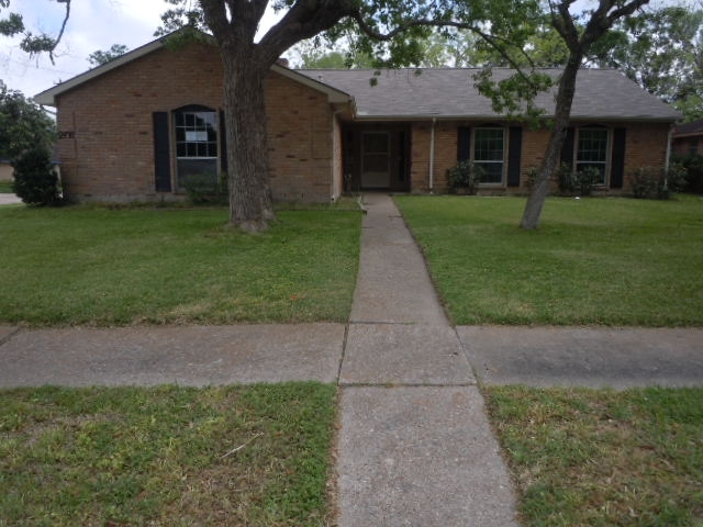 201 Dover Ln, Friendswood, TX Main Image