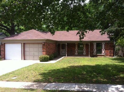 2301 Holly Dr, Euless, TX Main Image