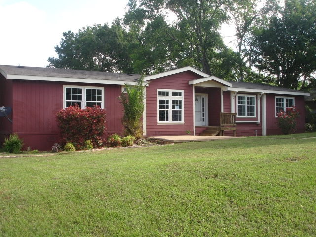 682 Elm St, Cushing, TX Main Image