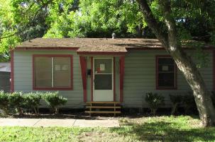 918 Maple Street, Clute, TX Main Image