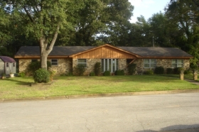 1901 Staley Dr, Tyler, TX Main Image