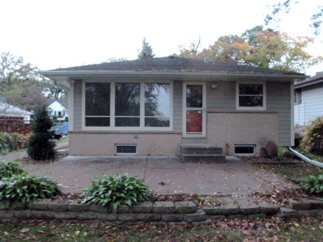 W181 S6597 Muskego Dr, Muskego, WI Main Image